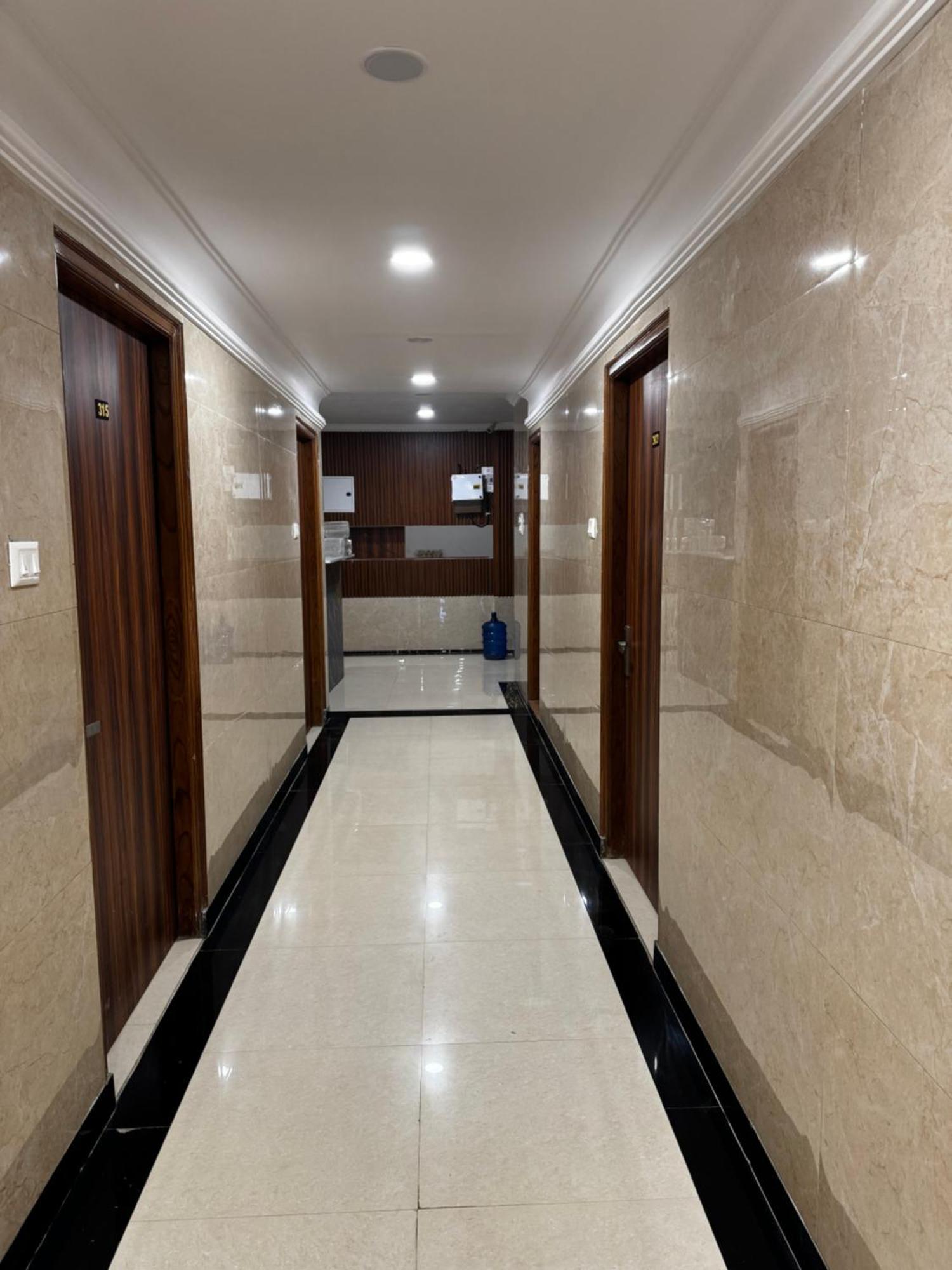 Hotel Walk Inn Фарідабад Екстер'єр фото
