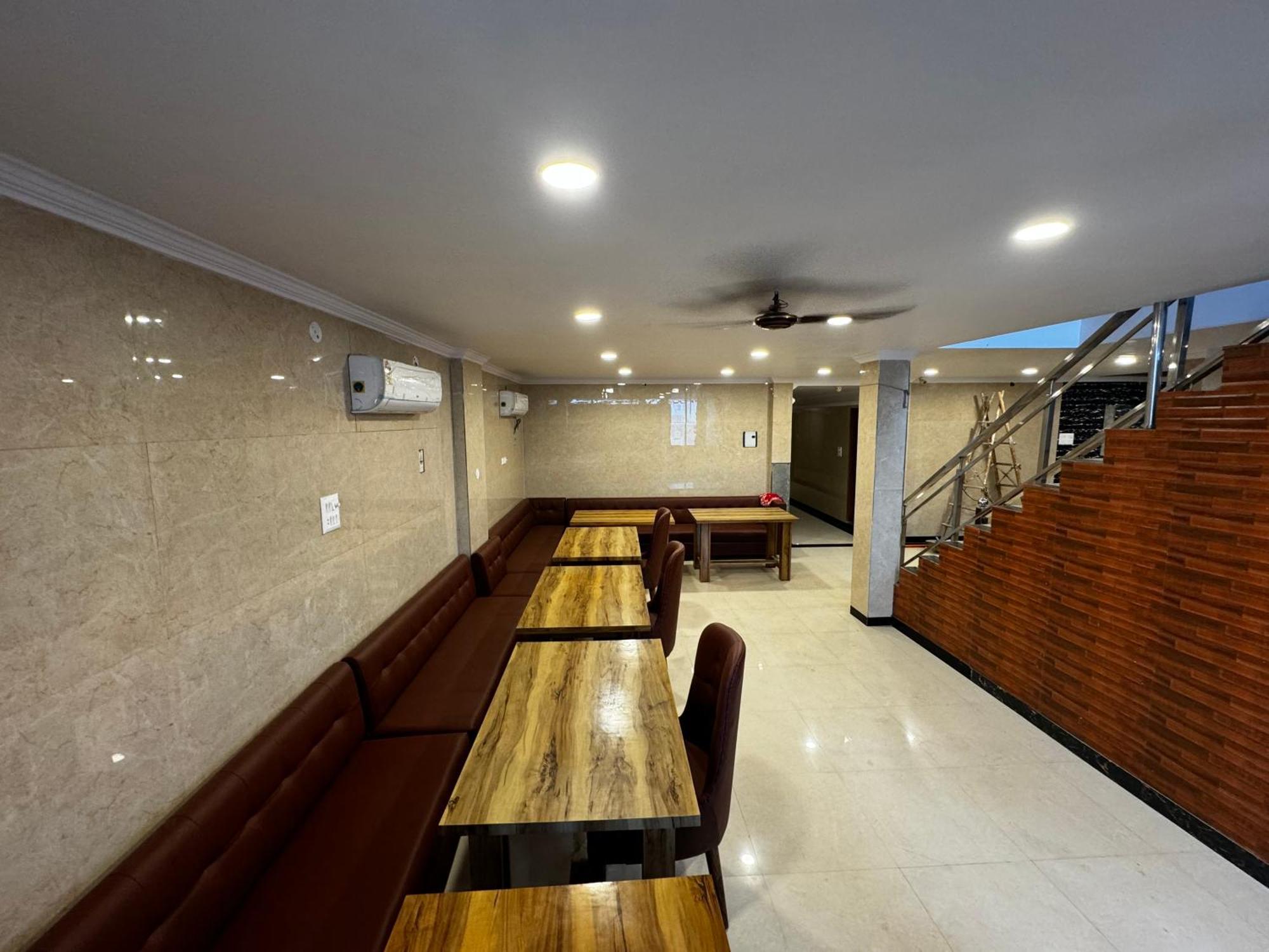 Hotel Walk Inn Фарідабад Екстер'єр фото