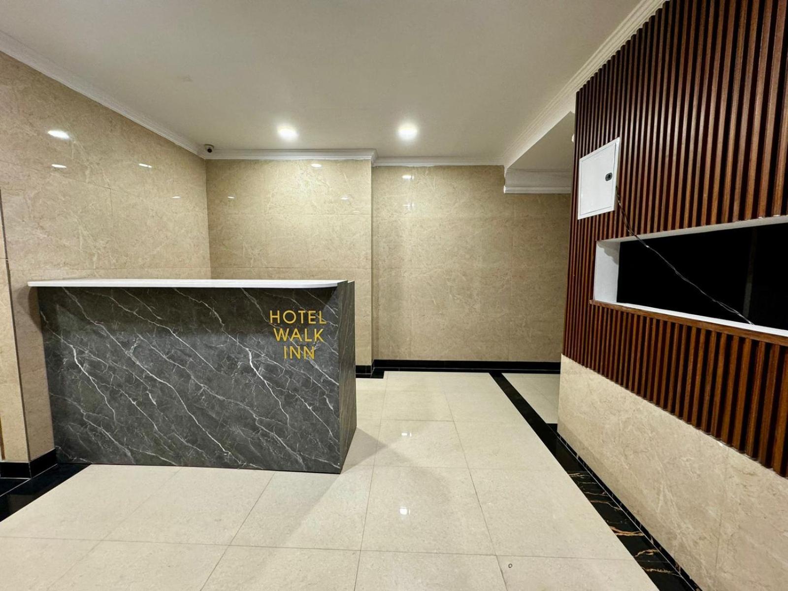 Hotel Walk Inn Фарідабад Екстер'єр фото